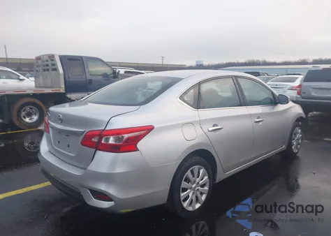 2018 Nissan Sentra S z USA, uszkodzony, nr VIN 3N1AB7AP8JY277069